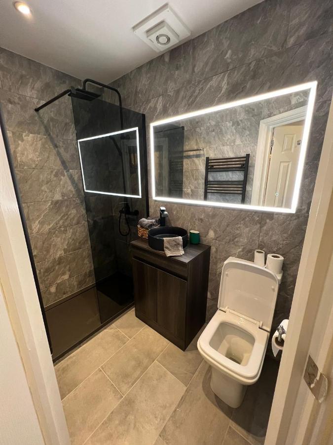 Newly Renovated Modern Studio Apartment In West Kensington Londra Dış mekan fotoğraf