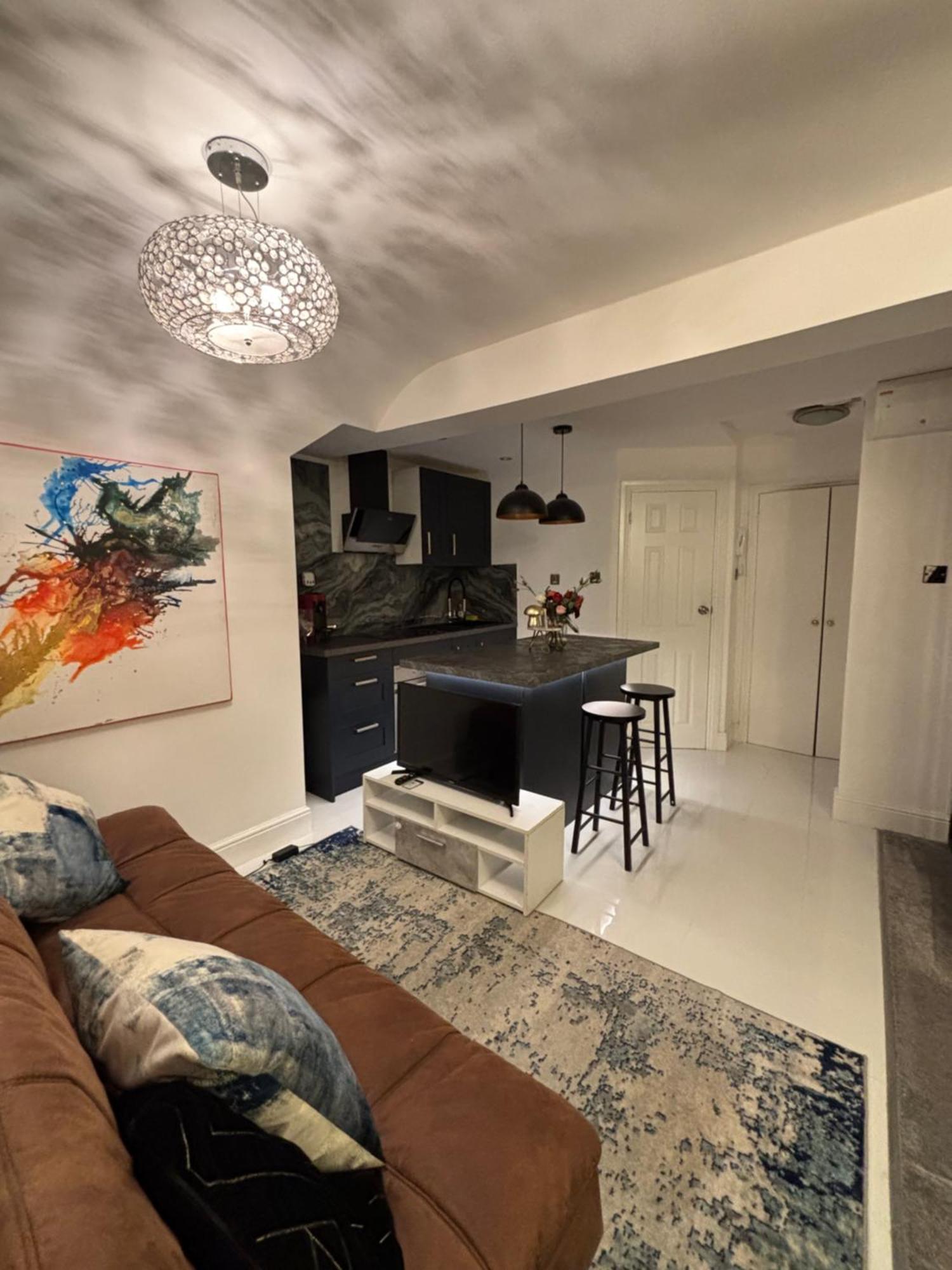 Newly Renovated Modern Studio Apartment In West Kensington Londra Dış mekan fotoğraf