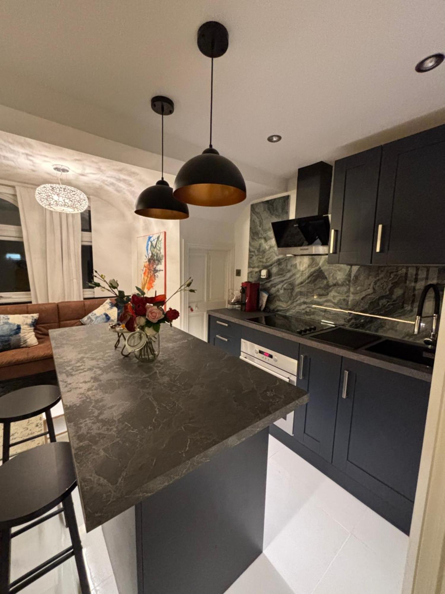 Newly Renovated Modern Studio Apartment In West Kensington Londra Dış mekan fotoğraf